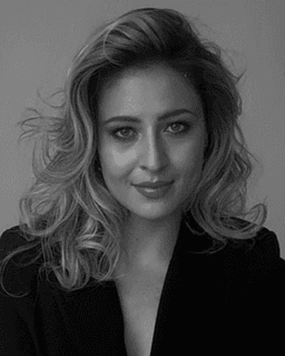 Dr. Alina Schulhofer