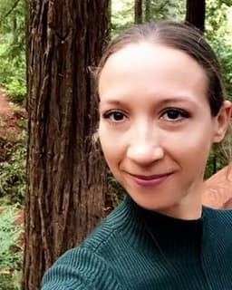 Shoshana Garisek-Schroeder