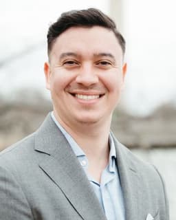 Trauma EMDR and Couples Therapist, Gilberto Aviles