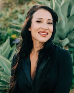 Jacqlyn Q Wax Creviston