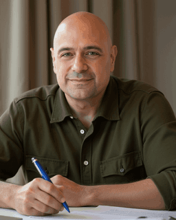 Richard J Leseganich