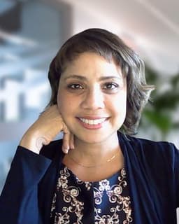 Dr. Cindy Arenas Nieves