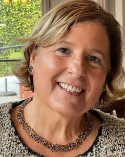 Lucia Merino, LCSW (Bilingual Spanish/English)