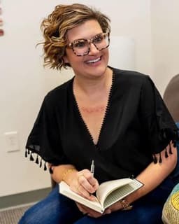 Dr. Courtney Chettle