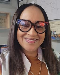 Melanie M Lapeyrolerie