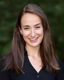 Dr. Evelyna Kambanis