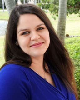 Priscilla R Valadares