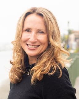 Sara Cloostermans - Authentic Attachment Therapist