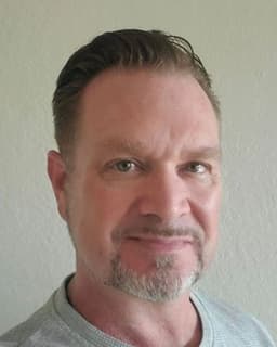 R. Wayne Webb. (4 Tree Therapy)