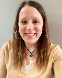 Amanda (Mandy) Hussey