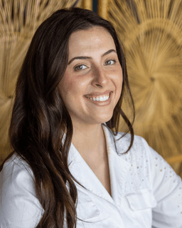 Mackenzie L Caksackkar