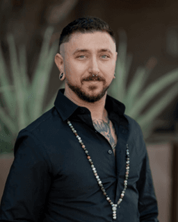 Elijah Palles: Trauma-Informed EMDR Therapist