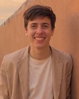 CJ Munro(BookInstantlyOnWebsite)