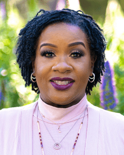 Nakia Linzie-Shavers