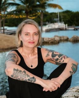 Holly Smith (Book Instantly On Website)