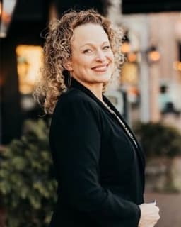 Michelle Seagle-Amaya