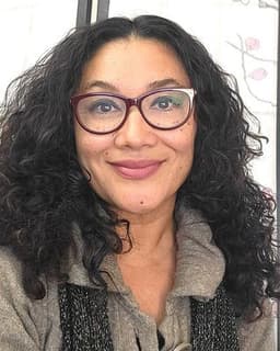 Sonia T-Giron (Bilingual-Spanish)