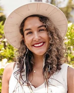 Dr. Dee, Licensed Clinical Psychologist