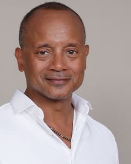 Dr. Charlos Thompson