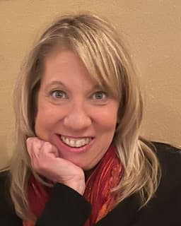 Jennifer Antzoulatos