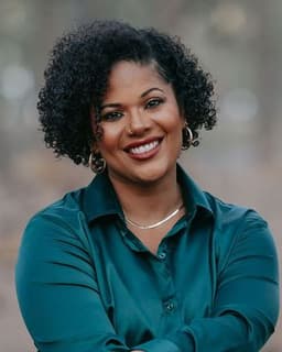 M Mercedes Dominguez