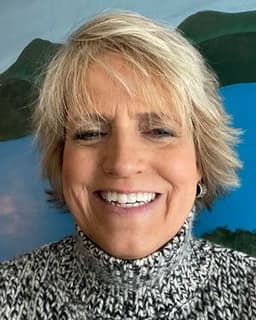 Kimberly M Papanikandros