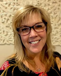 Dr. Traci W. Lowenthal