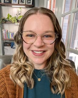 Jessica Skinner LMSW-Online Neurodiverse Therapist