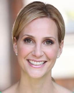 Dr. Eris Huemer-Winans