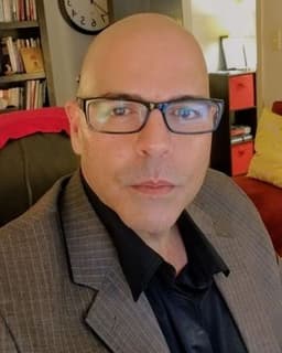 Dr. Efraín Iglesias-Ríos