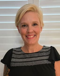 Elizabeth 'lisa' B Woolner