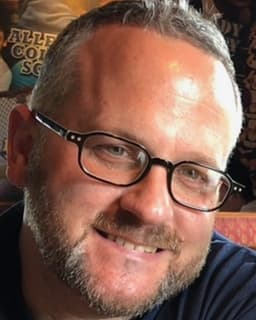 Christopher J Thomas