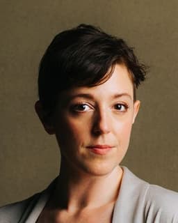 Dr. Julia Dobner-Pereira