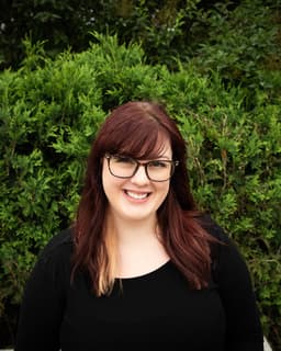 Elora D Riggs Lyksett