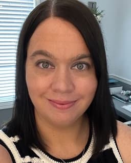 Stephanie L Sullivan