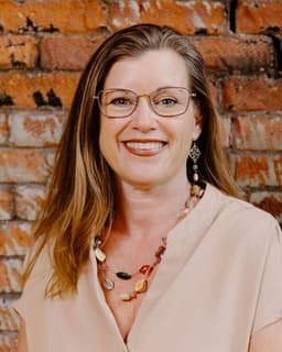 Kelly Sullivan Dennis