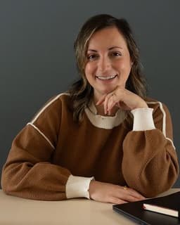 Alexa Vizcarra- Postpartum Therapist