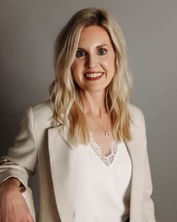 Dr. Caitlin Overfelt