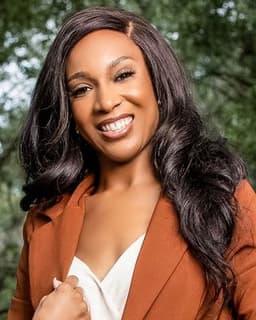 Dr. Justine Connolly