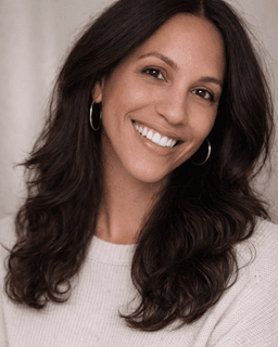 Narcissistic Abuse Specialist + Trauma Therapist