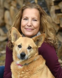 Laura M Van Waardenburg