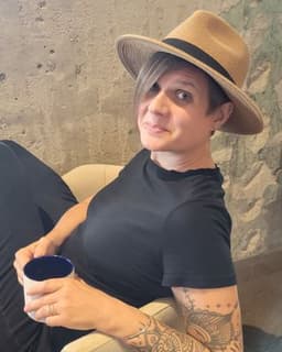 Rikki Treesh - Relationship + Trauma Therapy