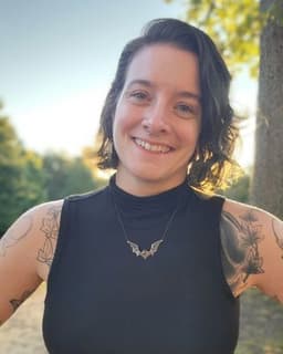 Lyndsey Masters, Trauma Therapist