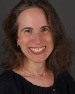 Lara Siegel, CT. Couples & Family Therapist