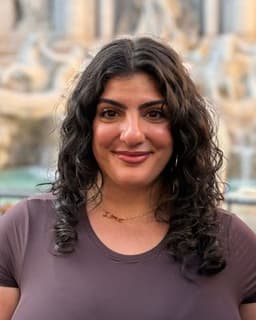 Leona Maryam Esmaeily-Aimua