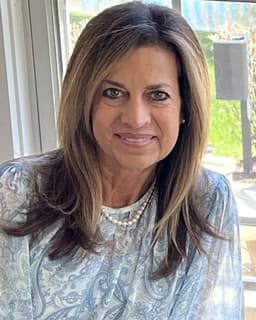 Dr. Aura R. Deschamps