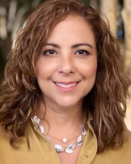 Tatiana Aviles LCSW-C, Bilingual Counseling