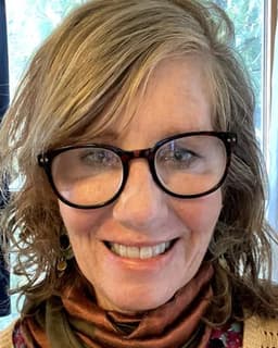 Lisa Myers Psychoanalyst and Art Therapist