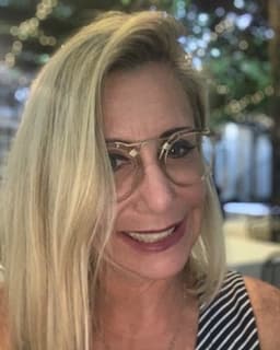 Jacqueline M Shelley