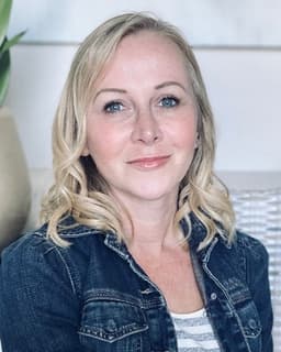 Dr. Jessika Czverencz